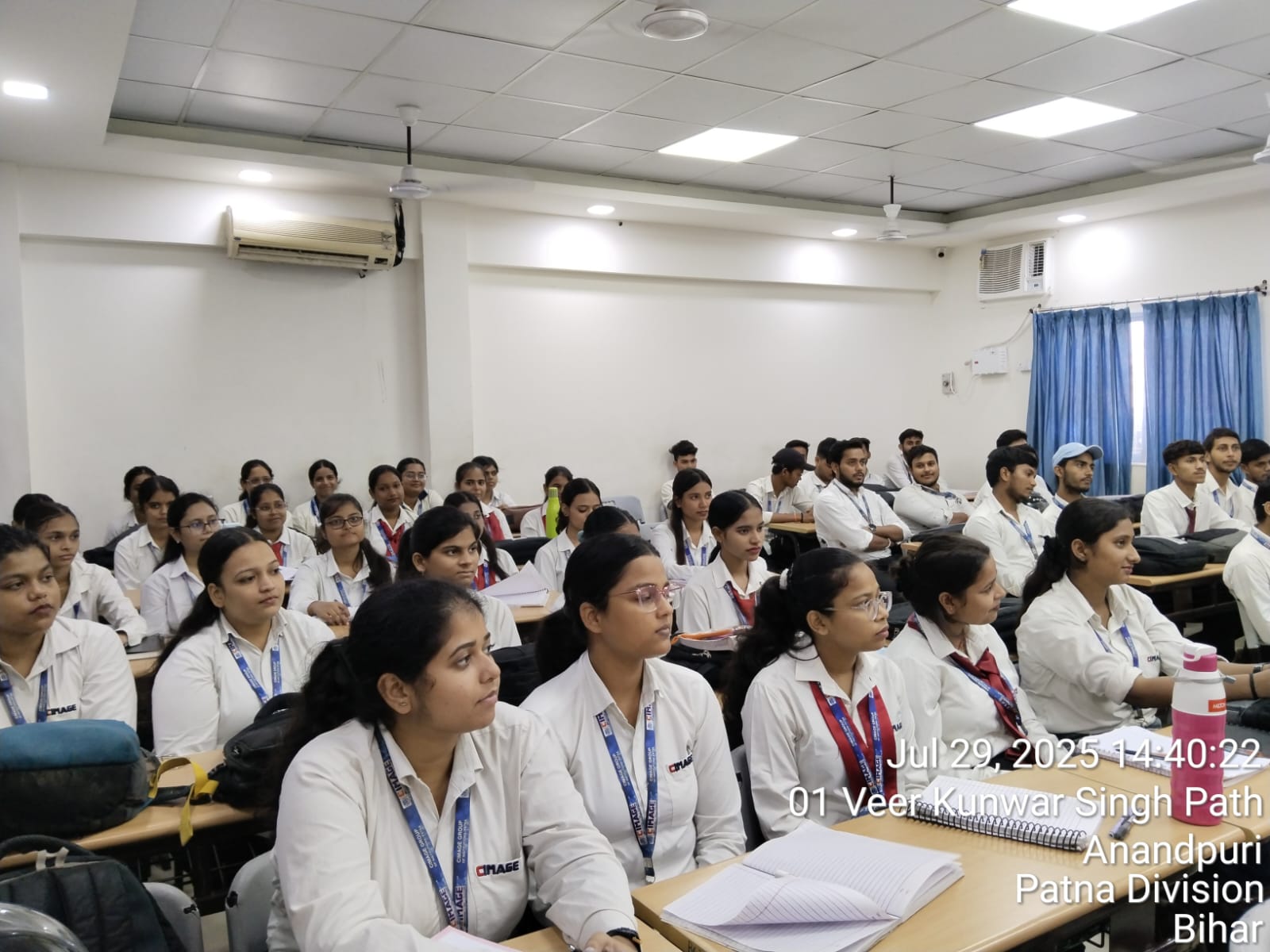 BCA and BBA students studying at CIMAGE College